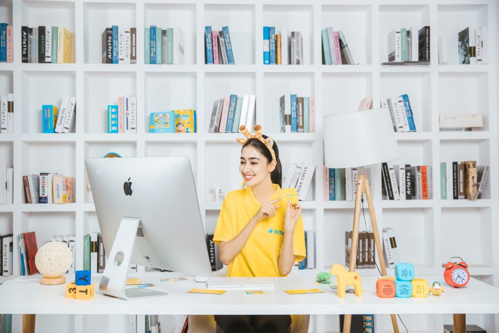 Giáo viên 51Talk đều sở hữu chứng chỉ giảng dạy tiếng Anh quốc tế (TESOL, TEFL), và được đào tạo phương pháp sư phạm dành riêng cho trẻ em