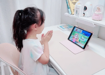 TRUNG TÂM TIẾNG ANH CHO TRẺ EM DẠY TIẾNG ANH GIAO TIẾP TỪ SỚM: PHÙ HỢP VỚI GIA ĐÌNH BẬN BỊU