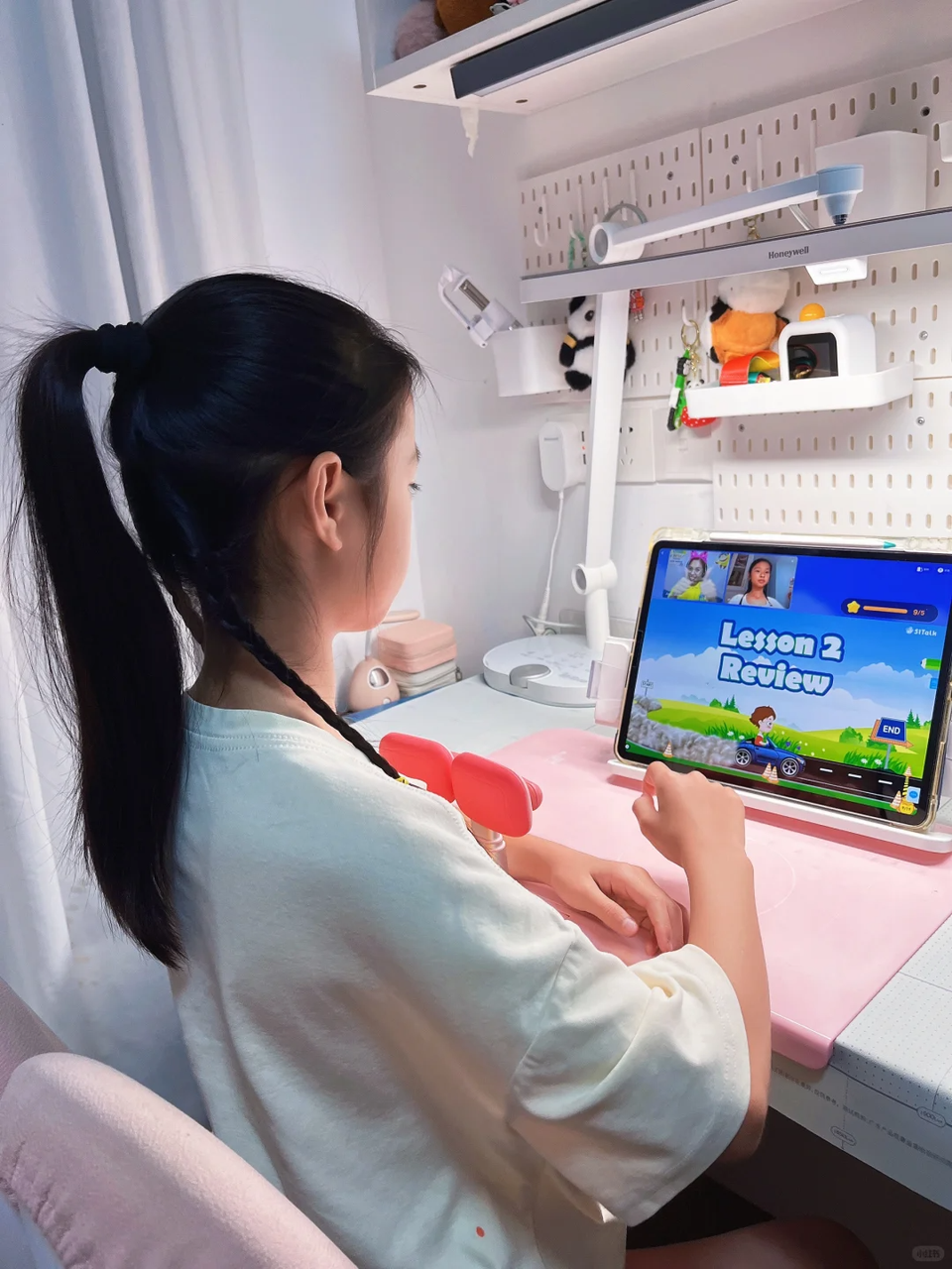 Lộ trình học rõ ràng, con sẽ được review bài cũ trước mỗi buổi học