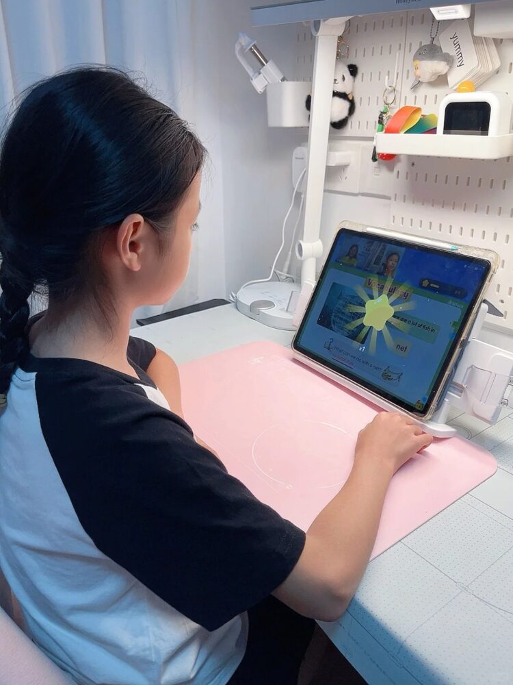 HỌC GIAO TIẾP TIẾNG ANH ONLINE: CÁCH GIÚP CON TỰ TIN KẾT BẠN QUỐC TẾ NGAY TỪ BÂY GIỜ