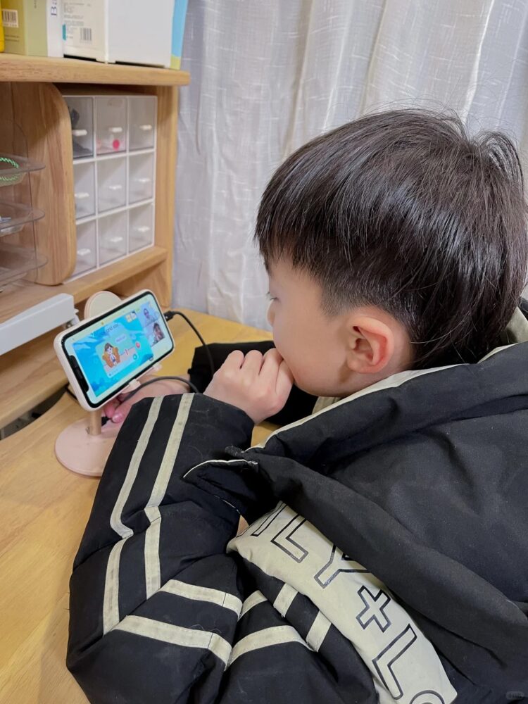 HỌC TIẾNG ANH GIAO TIẾP ONLINE QUA CÁC NỀN TẢNG MIỄN PHÍ