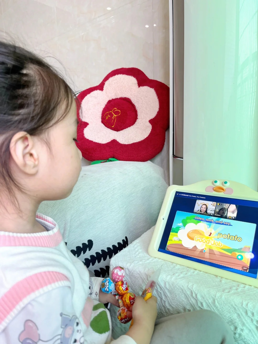 Có người đồng hành sẽ giúp con duy trì động lực học tiếng anh giao tiếp online