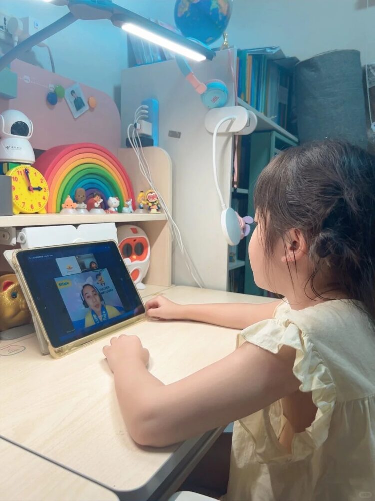 SO SÁNH TRẢI NGHIỆM CON MÌNH VỚI 2 CÁCH HỌC TIẾNG ANH LỚP 1 MIỄN PHÍ